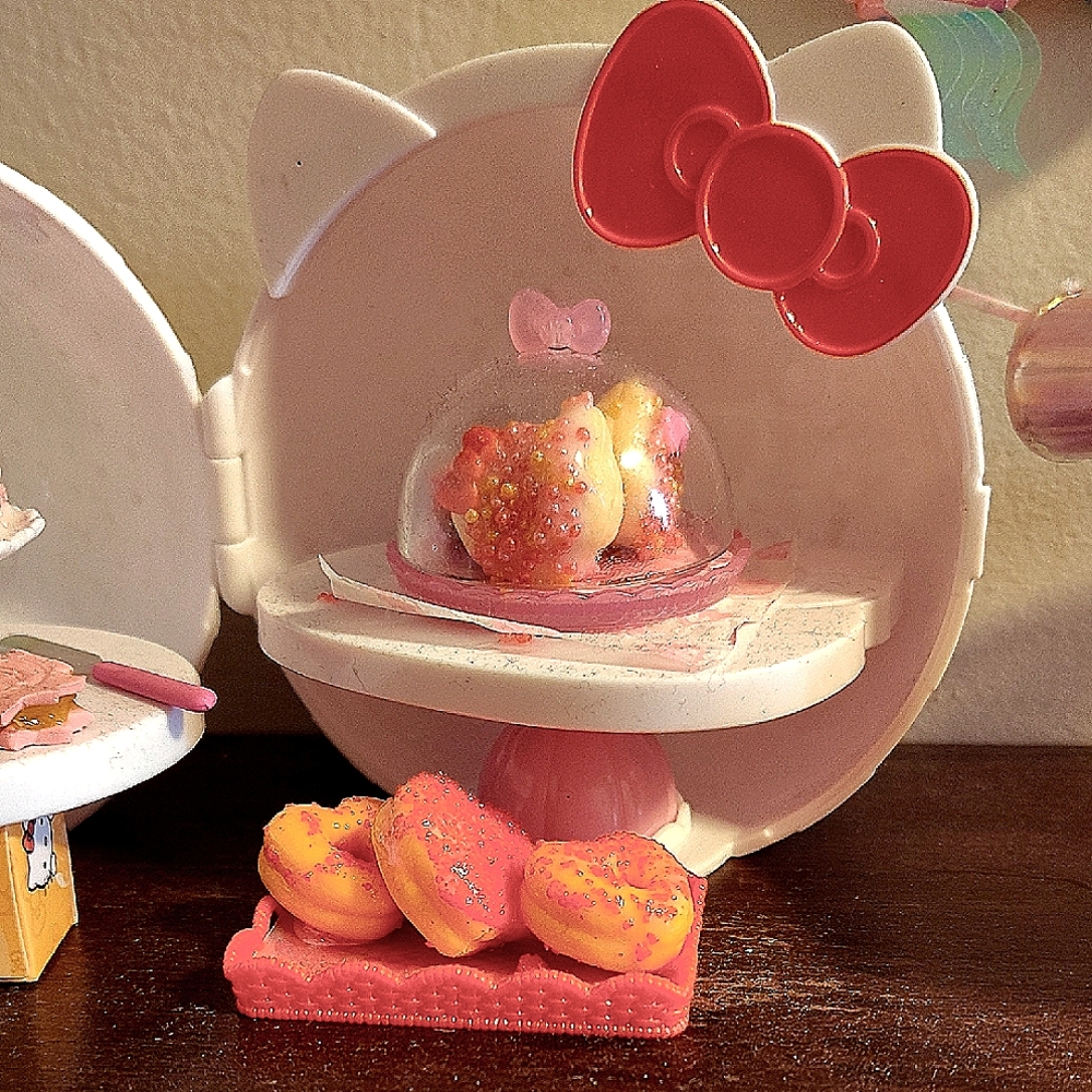 Hello Kitty Compact Playset with Pink and White Accents